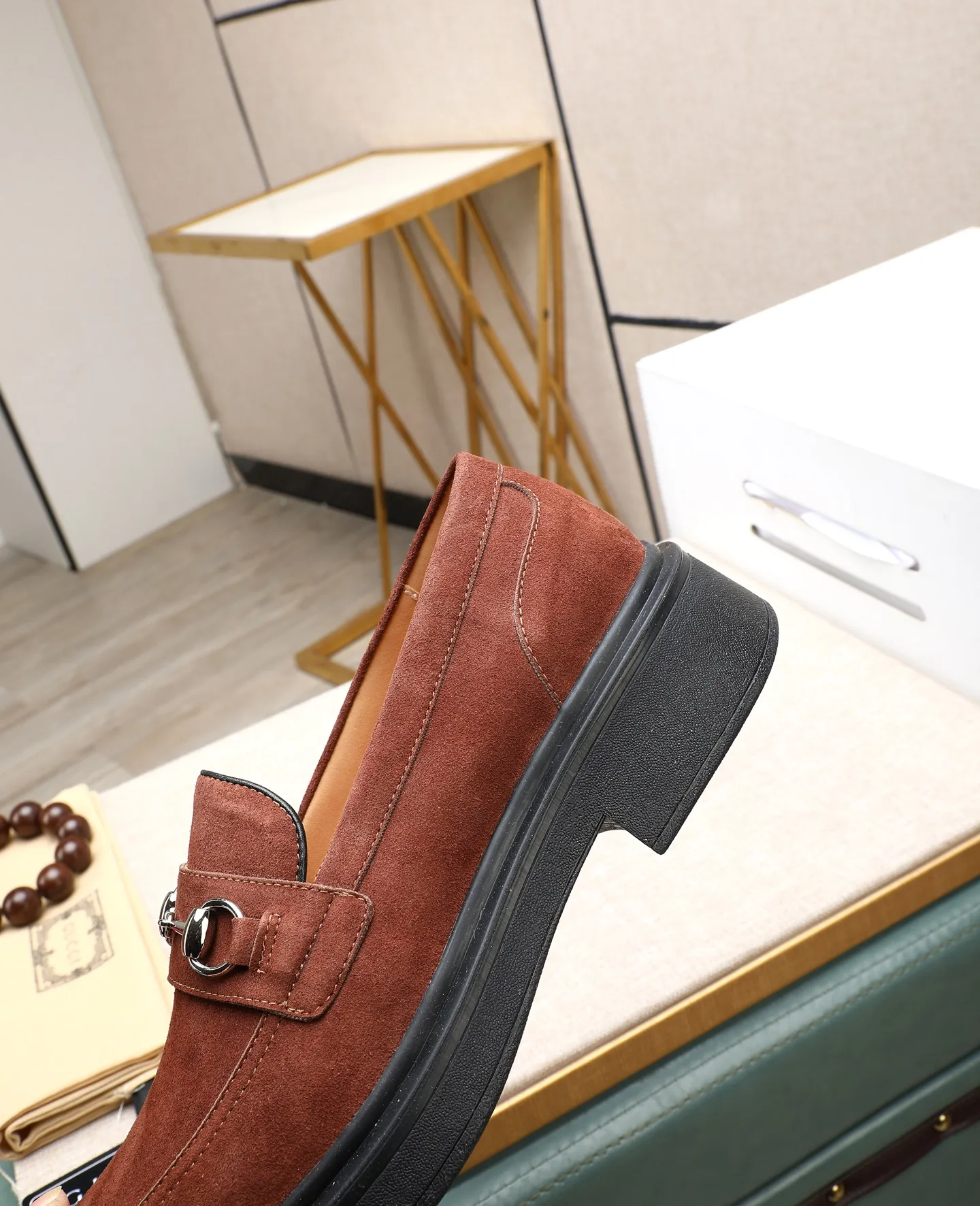 Men's shoes 💰520 (high-end, all cowhide) GUCCI high-end formal leather shoes, original imported fabrics from Italy, cowhide lining, original hardware. I believe you will be struck by it from the first moment you see it. The avant-garde atmosphere can no longer fully interpret its elegance. AAA grade rubber outsole, super comfortable. The original counter last guarantees its original version and quality. The simple upper ensures its comfort and breathability. A pair of truly good shoes has its own unique soul, famous quality, regular size 38-44 (45 customized)